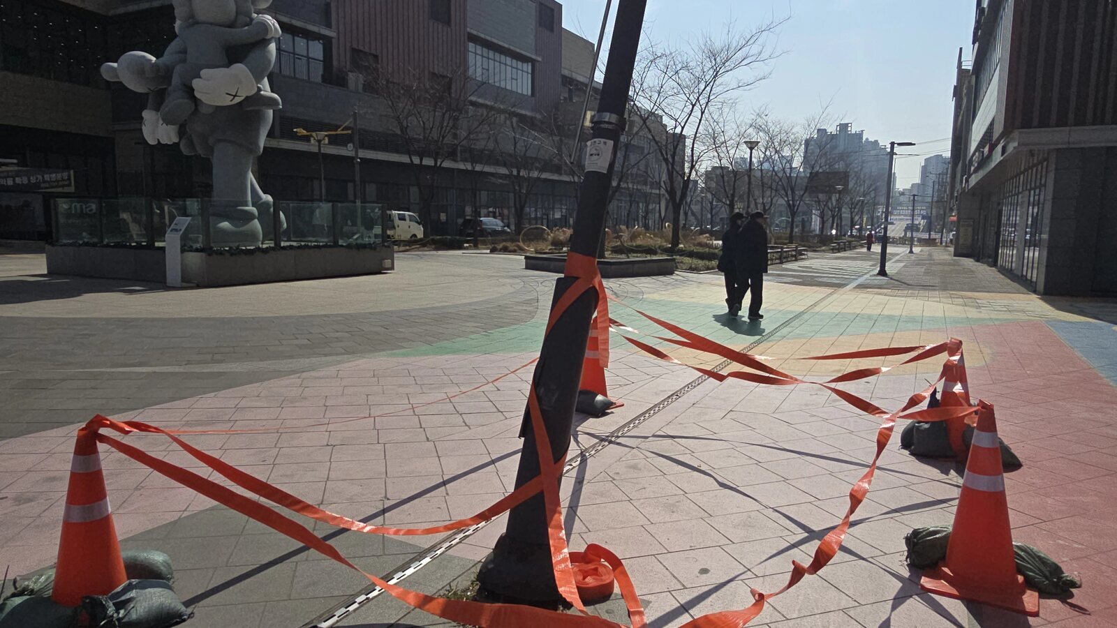 가로등교체 전 노후 기구 철거 준비 현장